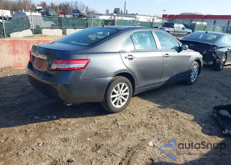 2010 Toyota Camry Xle V6 z USA, uszkodzony, nr VIN 4T1BK3EK3AU108648